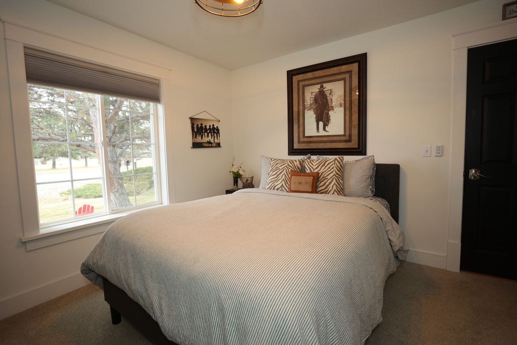 Among The Aspens - bedroom with comfortable furnishings