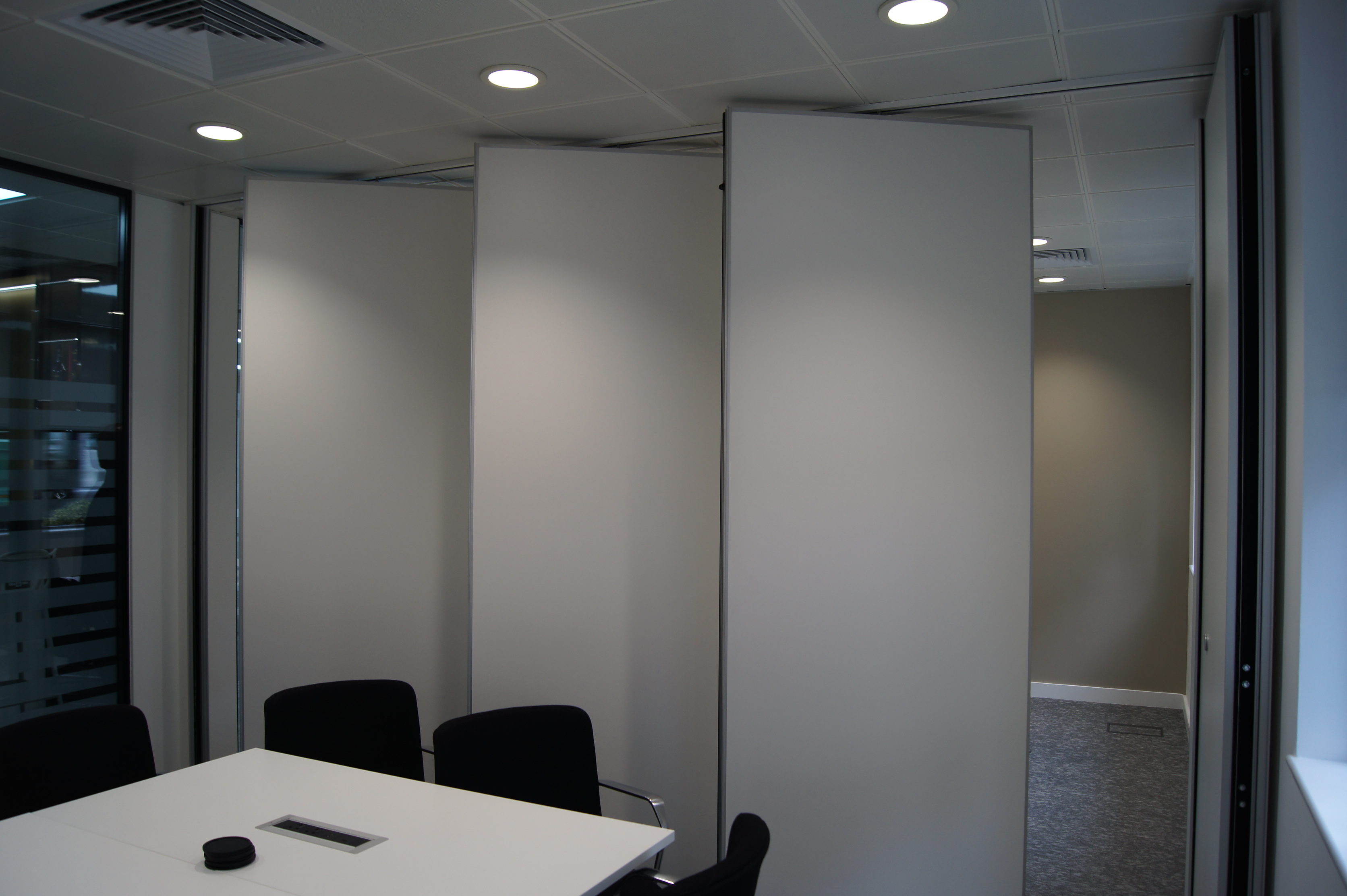 MG100E Electric Movable Wall – Installation