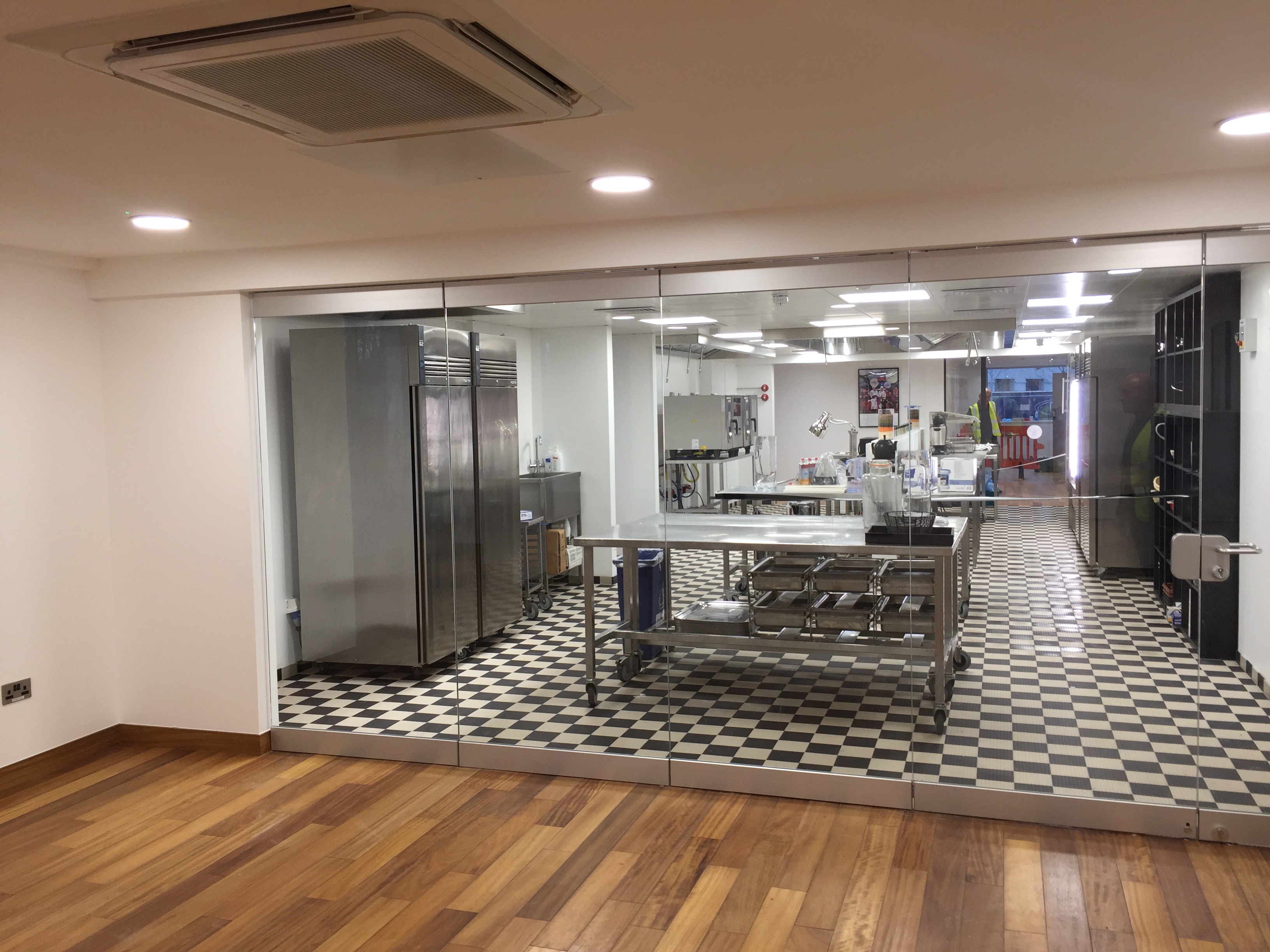 MG700 Glazed Sliding Screen – Kitchen