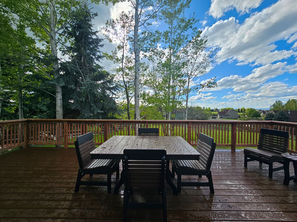 Among The Aspens cottage outdoor deck with mountain views