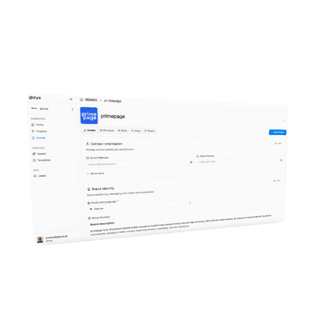 Marketing-Strategin und Unternehmer besprechen Performance-Daten