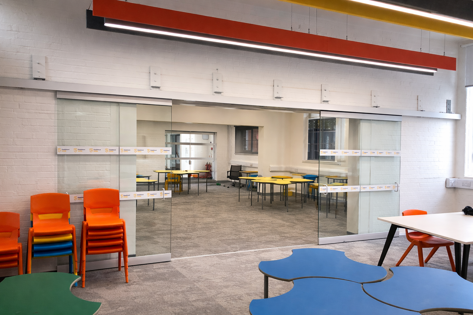 MG700 Top-Hung Straight Sliding Bi-Partiting