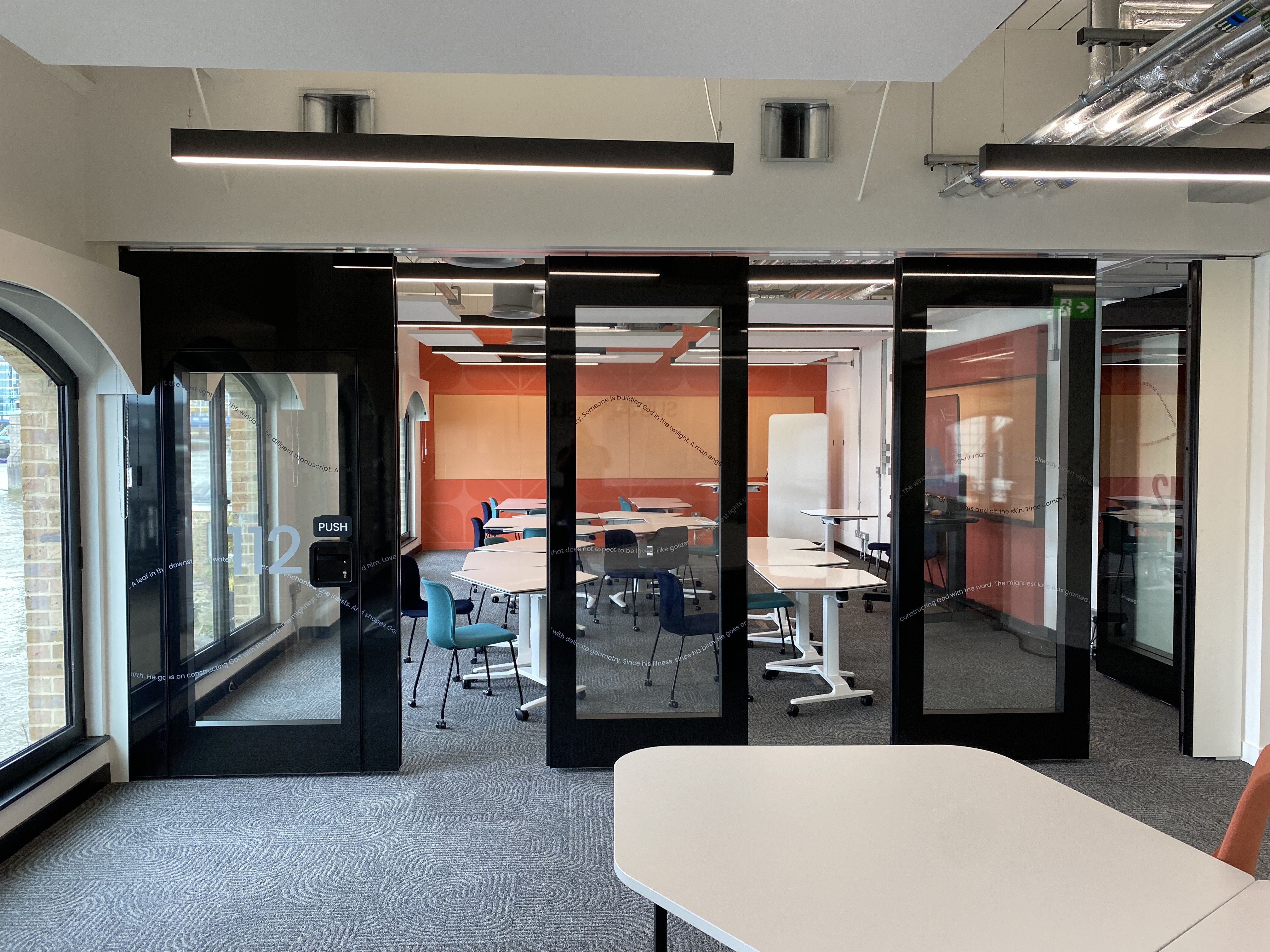 MG600 Glazed Sliding Partition – Meeting Space