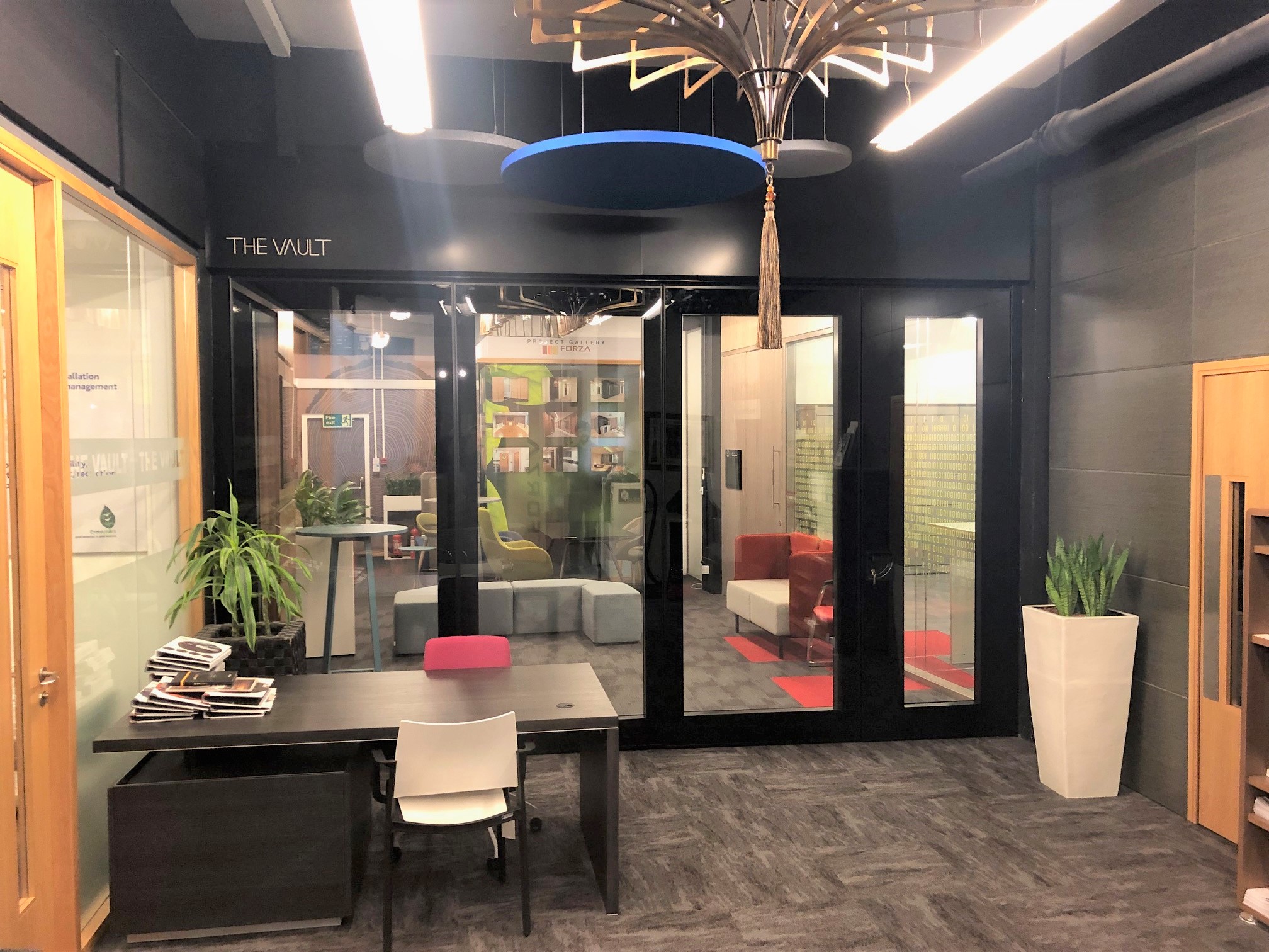 MG600 Glazed Wall – London Showroom