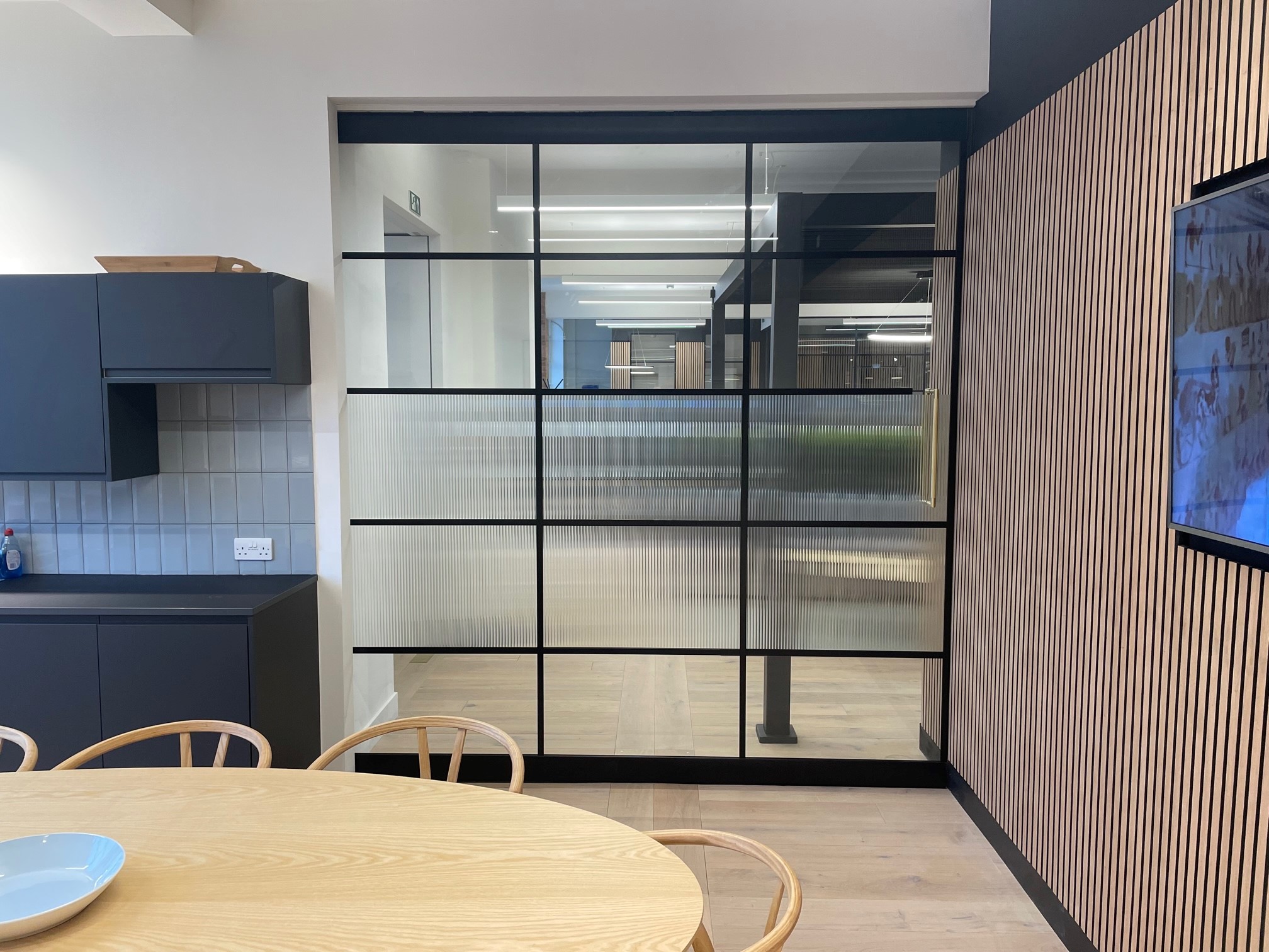 MG700 Glazed Partition – Elementis Detail