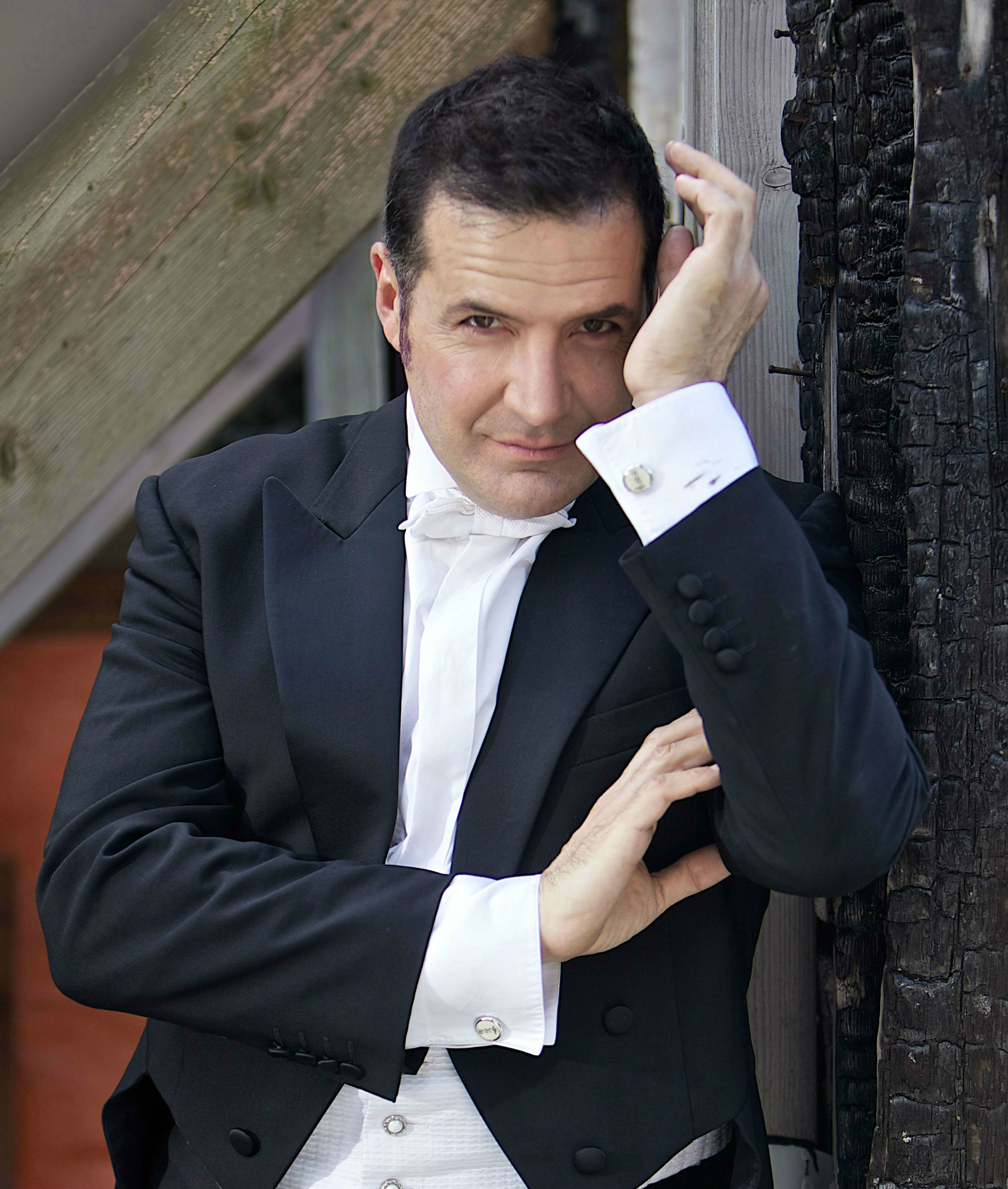 Mark Janicello - classically trained tenor and West End performer with 35 years of international experience